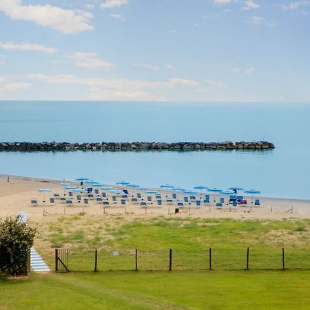 Residence Brezza Di Mare San Benedetto del Tronto Exteriör bild