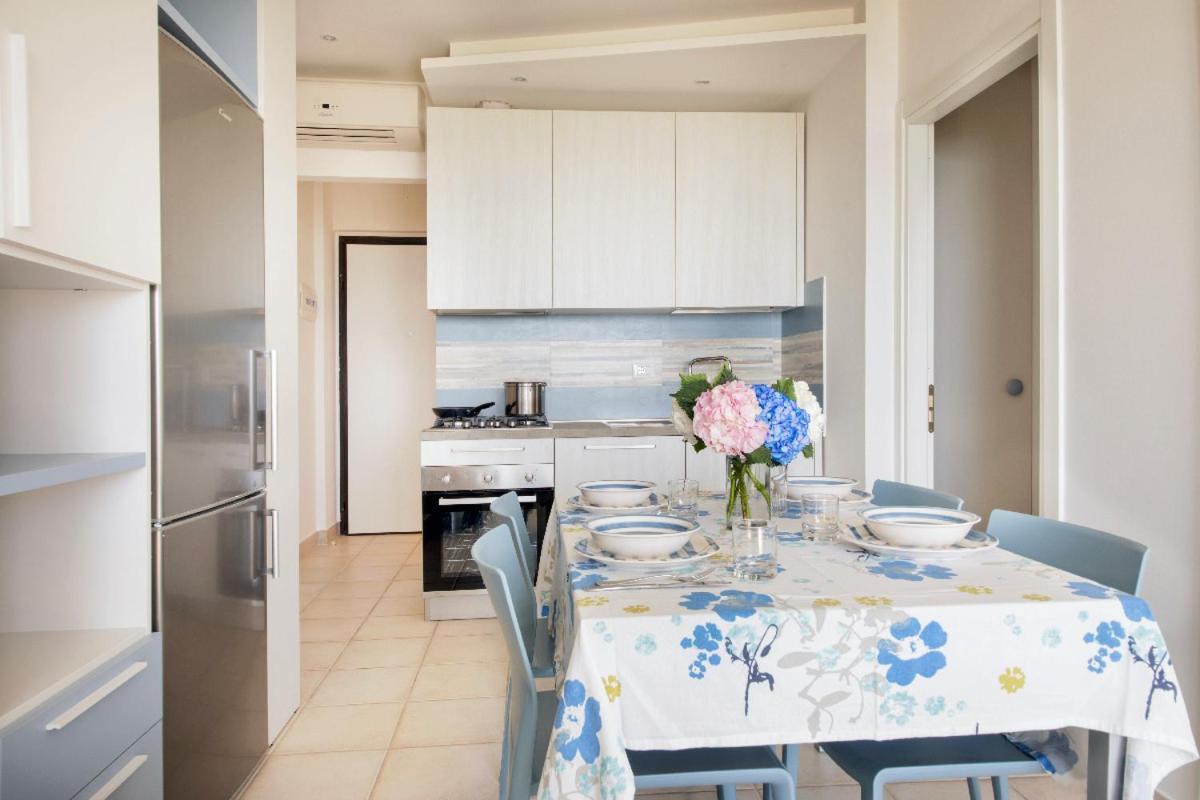 Residence Brezza Di Mare San Benedetto del Tronto Exteriör bild