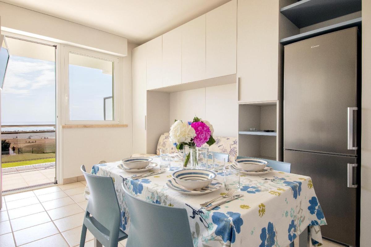 Residence Brezza Di Mare San Benedetto del Tronto Exteriör bild