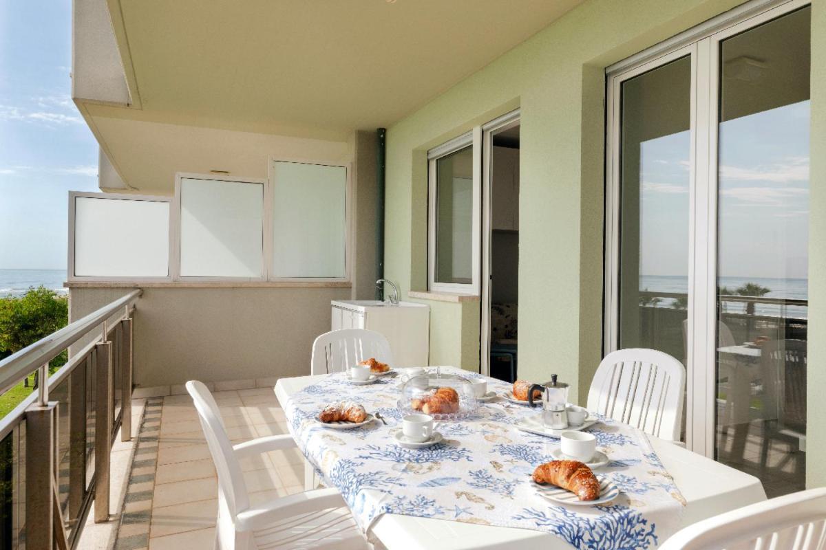 Residence Brezza Di Mare San Benedetto del Tronto Exteriör bild
