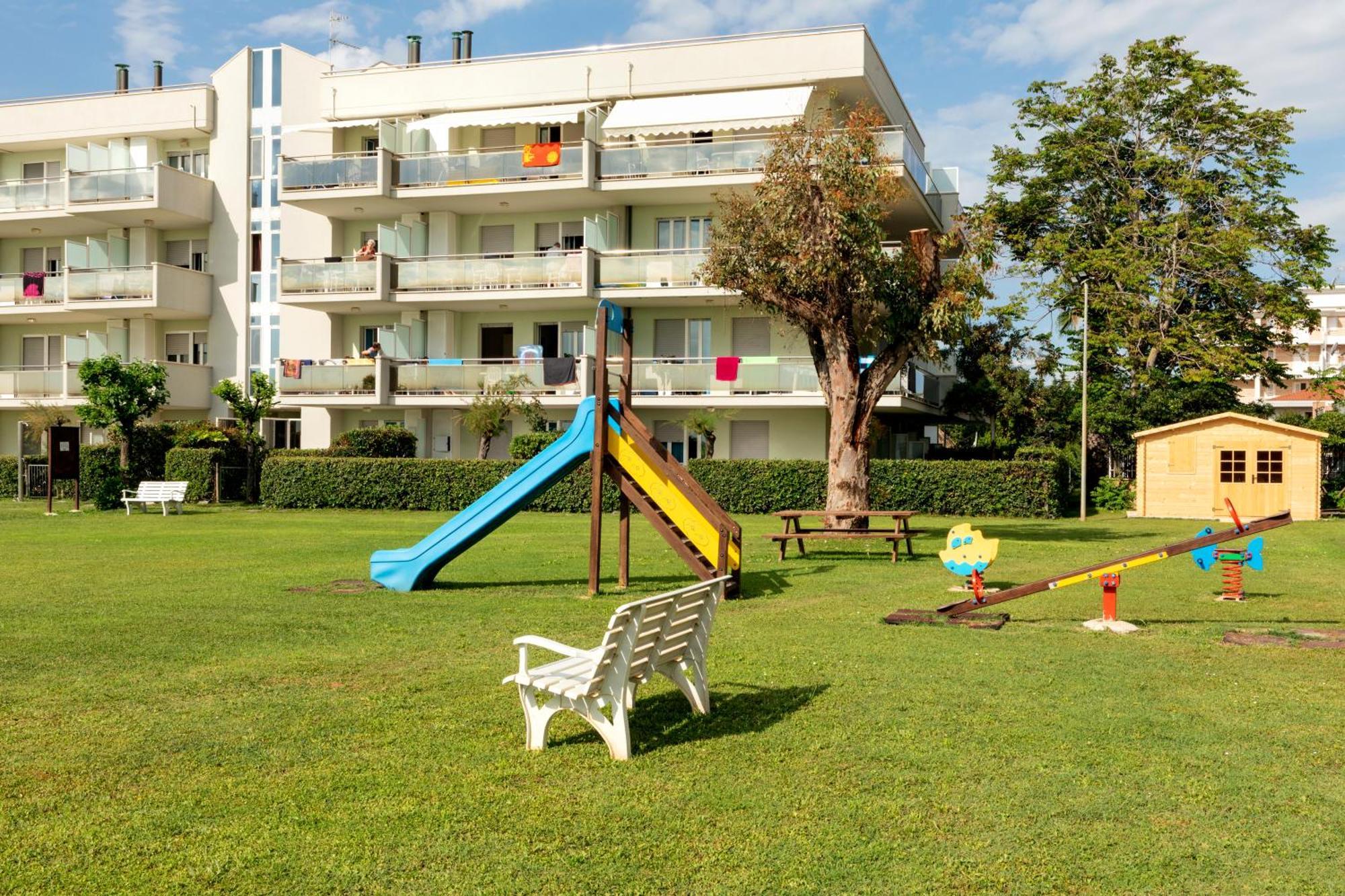 Residence Brezza Di Mare San Benedetto del Tronto Exteriör bild