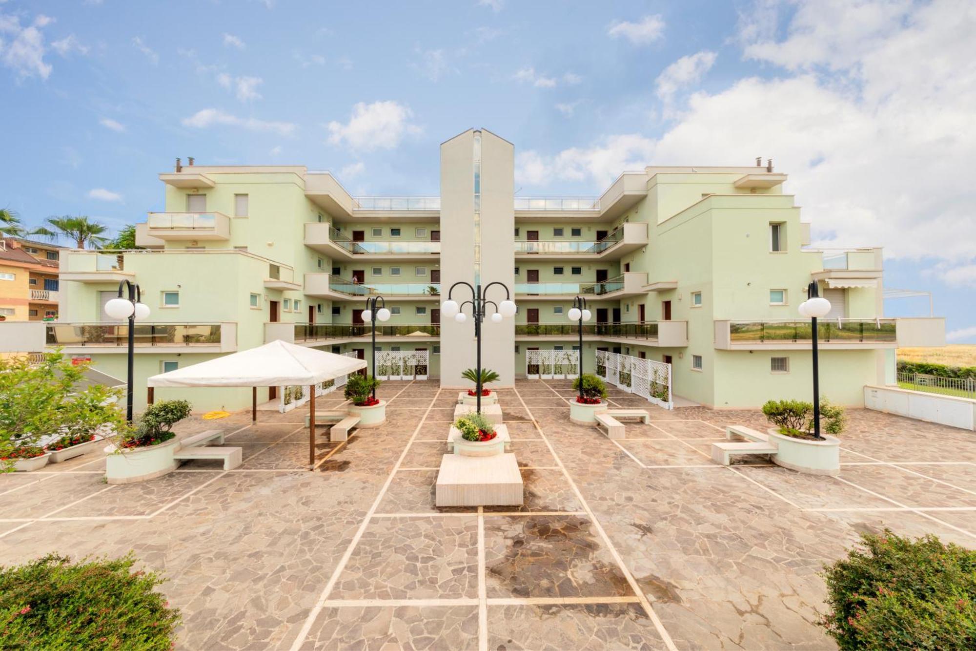 Residence Brezza Di Mare San Benedetto del Tronto Exteriör bild
