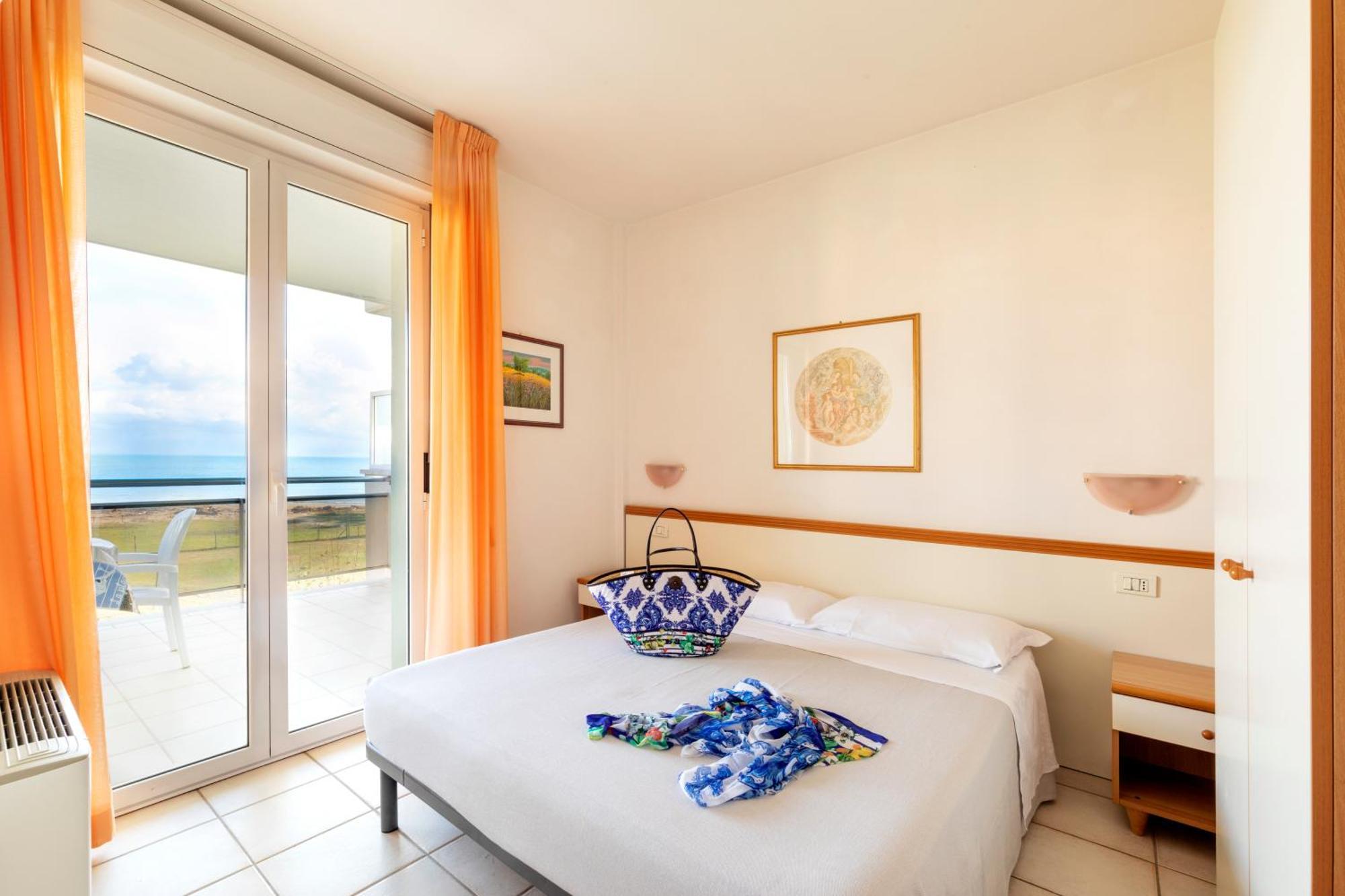 Residence Brezza Di Mare San Benedetto del Tronto Exteriör bild